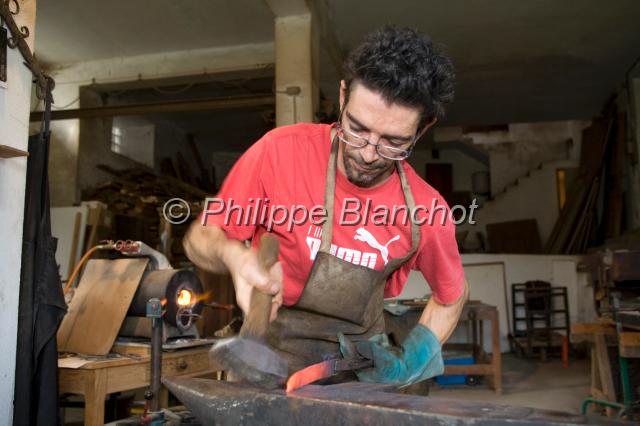 france corse 28.JPG - Coutellier à LévieCorse